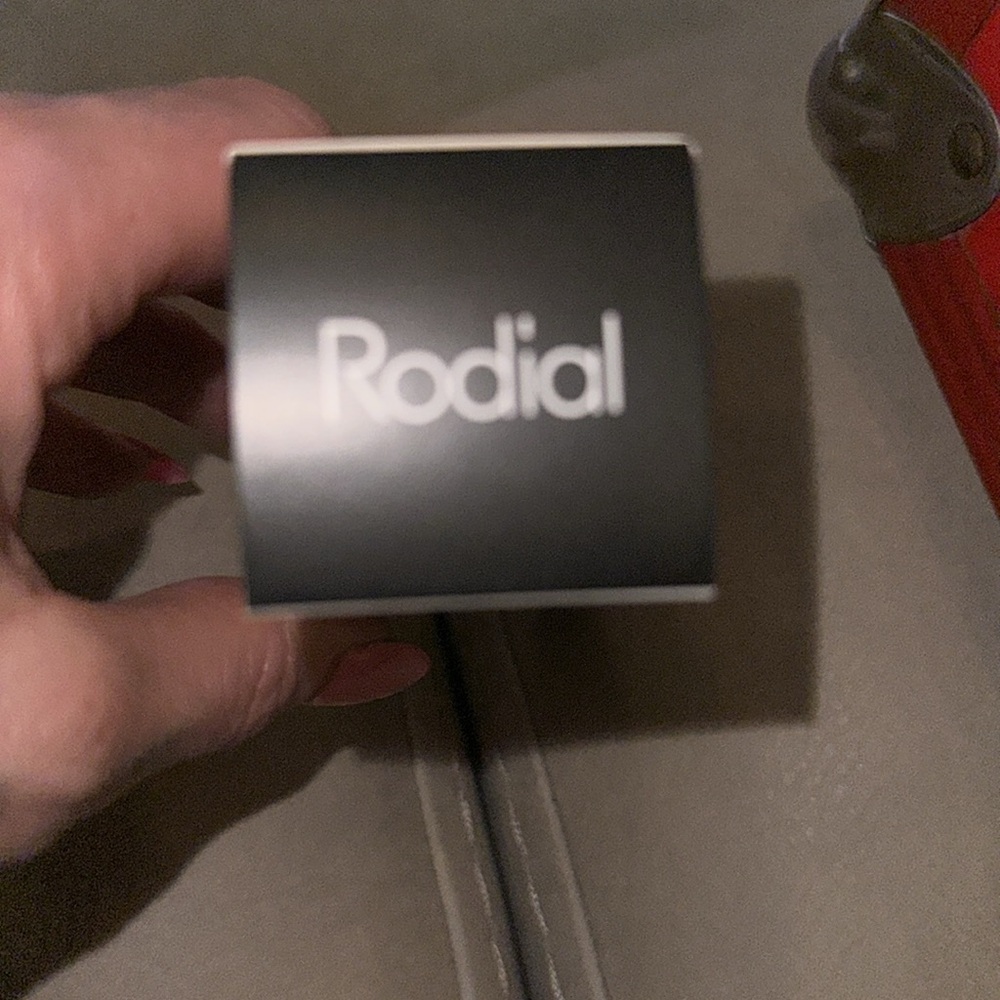 Rodial Broad Spectrum SPF 50 Drops Anti Blue Light & Pollution 31ml. Authentic - Picture 3 of 4
